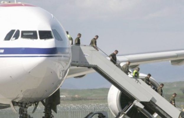 Un avion a aterizat de urgenţă pe Otopeni